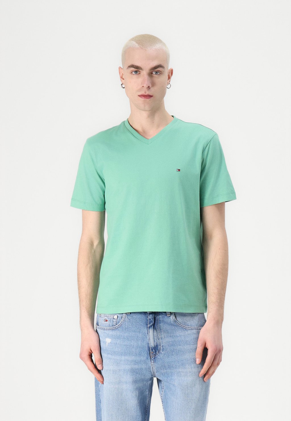 

Базовая футболка ESSENTIAL V NECK TEE Tommy Hilfiger, зеленый