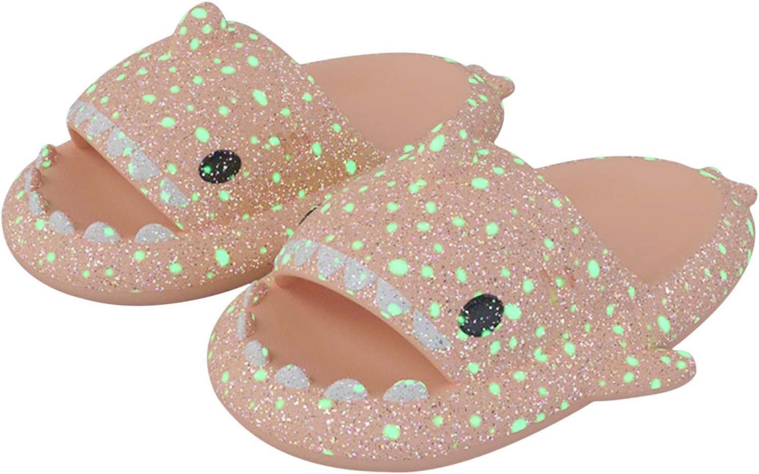 

Светящиеся в темноте шлепанцы Galaxy Shark для мужчин и женщин, пляжные сандалии Cloud Shark светящиеся тапочки с акулой Quroxo