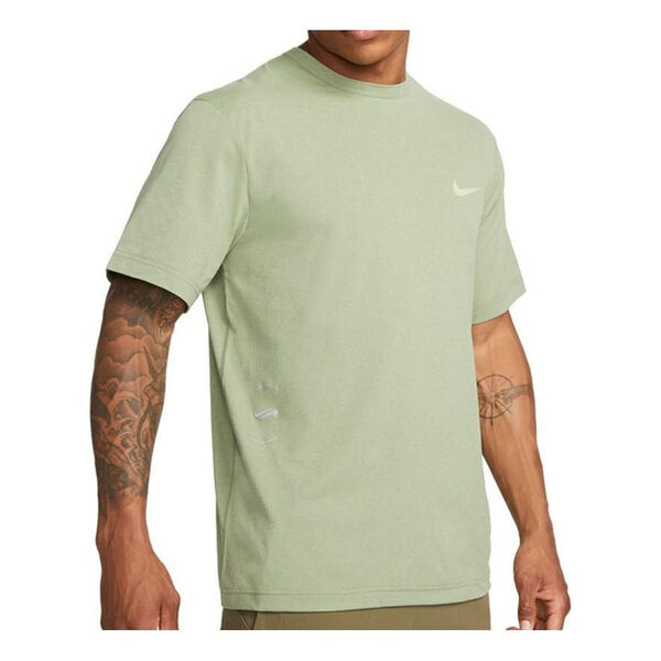 

Футболка Nike Dri-FIT UV Hyverse Spnt 'Green', зеленый