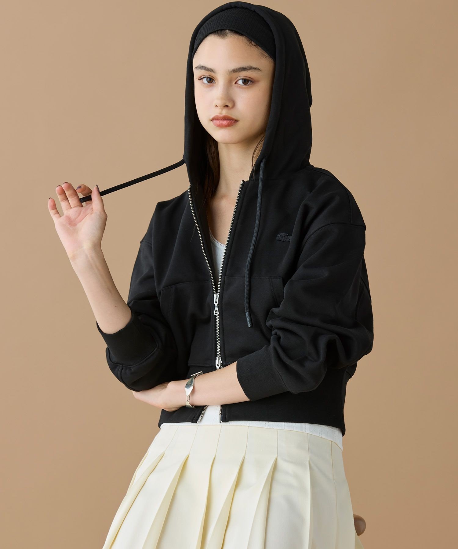 Толстовка на молнии LACOSTE, укороченная, черная — фото 2