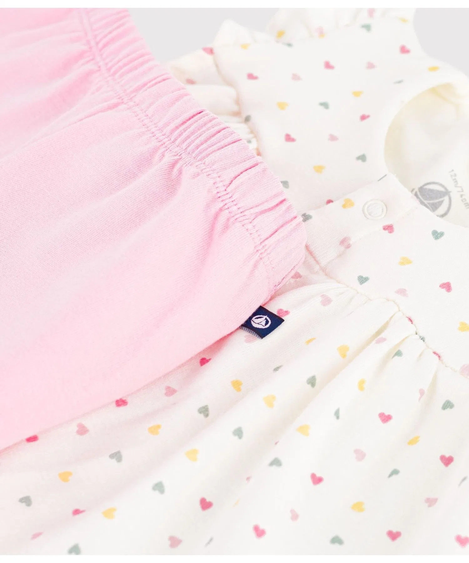 Детский комплект с сердечками Petit Bateau футболка и шорты розовые — фото 4