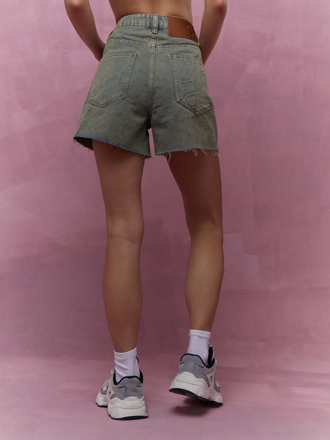 

Джинсовые шорты, рваные края, стиль Бангкок Missguided, синий