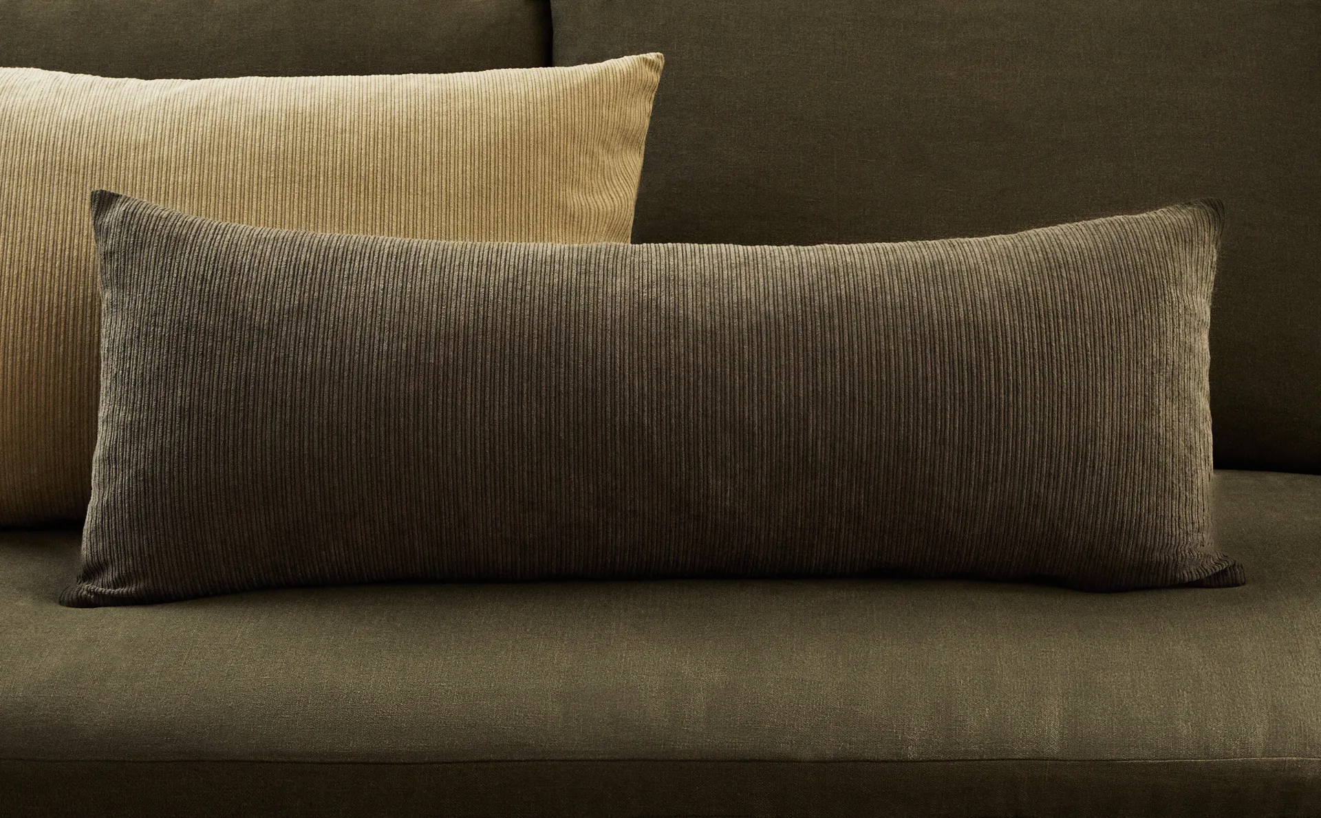 

Вельветовый бархатный чехол на подушку Zara Home, хаки