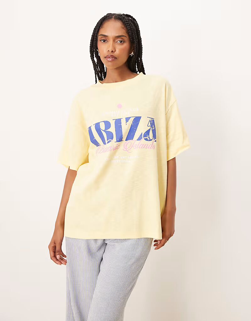 

Футболка свободного кроя ASOS DESIGN с принтом Ибицы желтого цвета