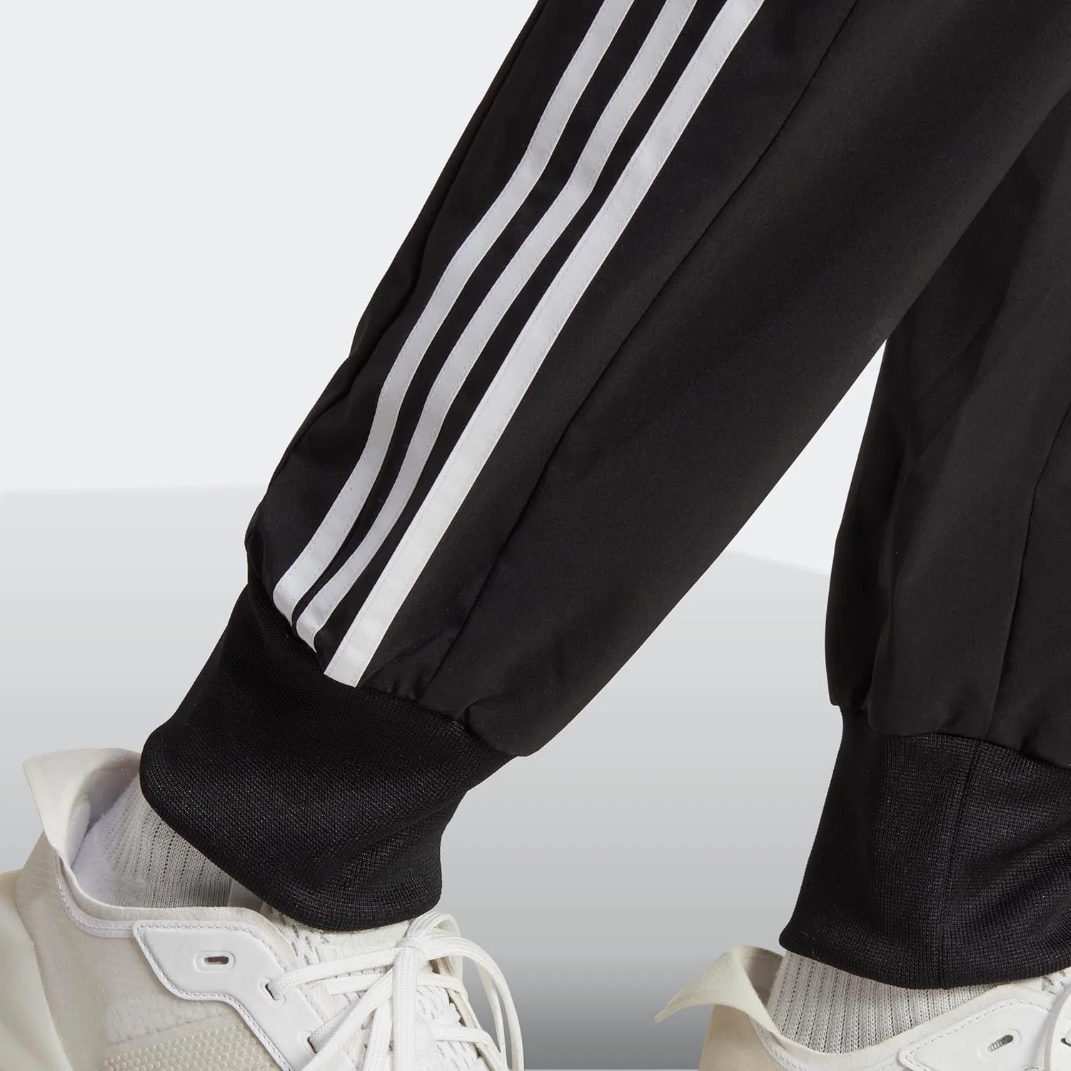 Спортивные шорты adidas — фото 4