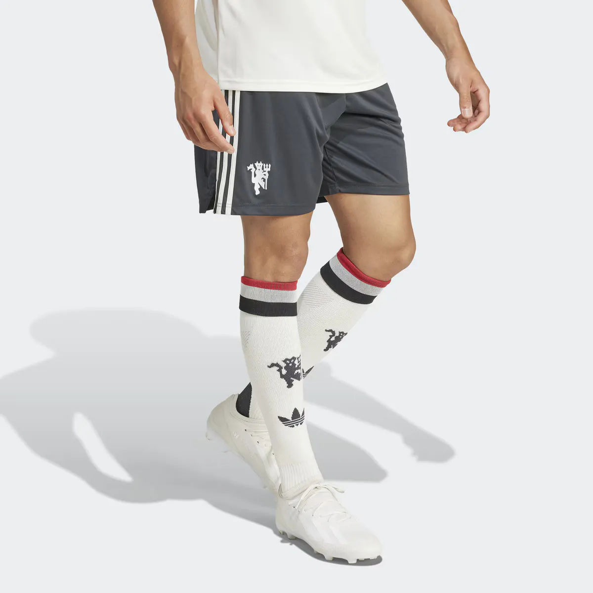 

Шорты мужские 3-й комплект Manchester United 2024-2025 adidas, цвет default