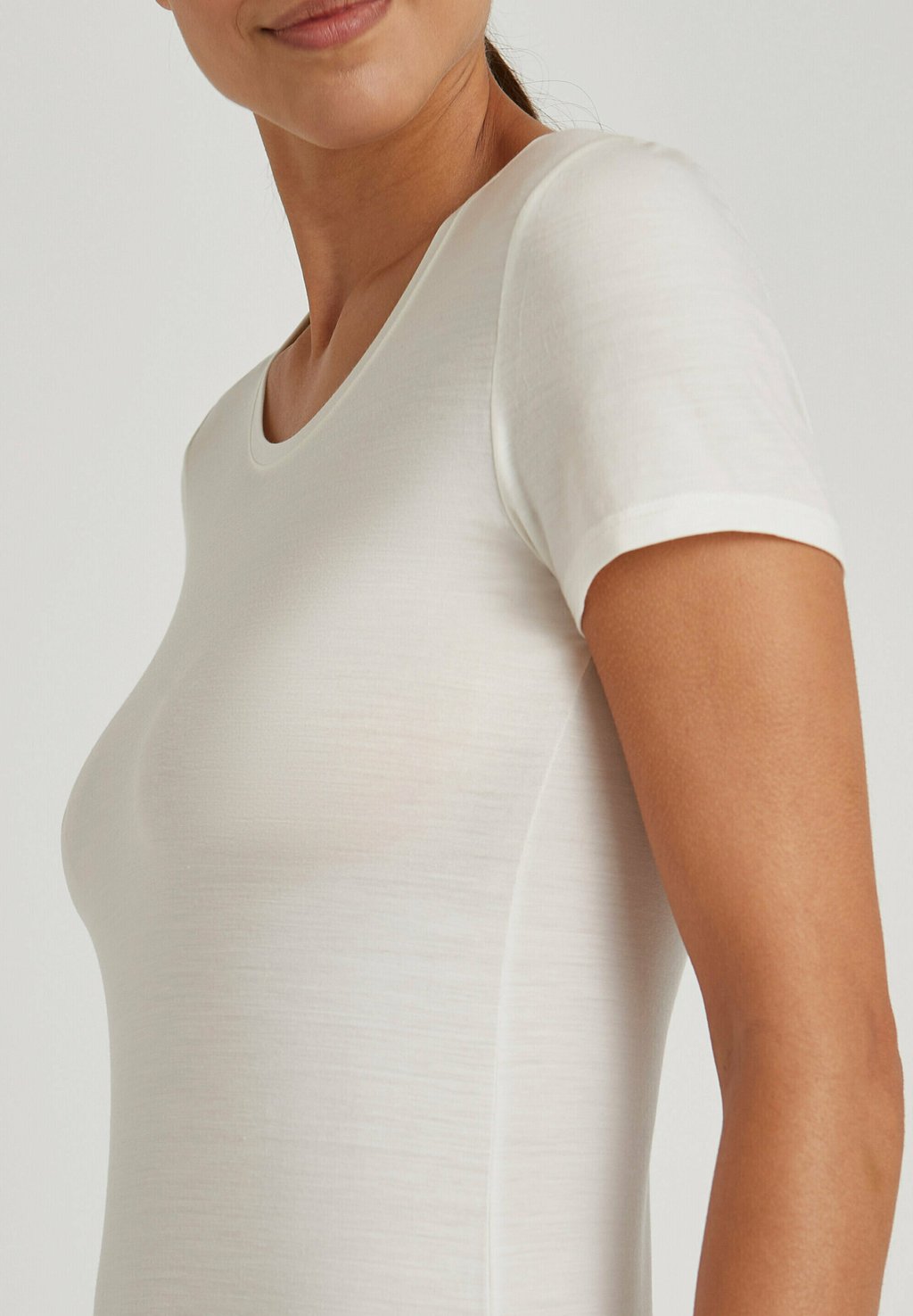 

Базовый слой DAILY CLIMAWOOL ELEGANT AND FUNCTIONAL FALKE, молочный