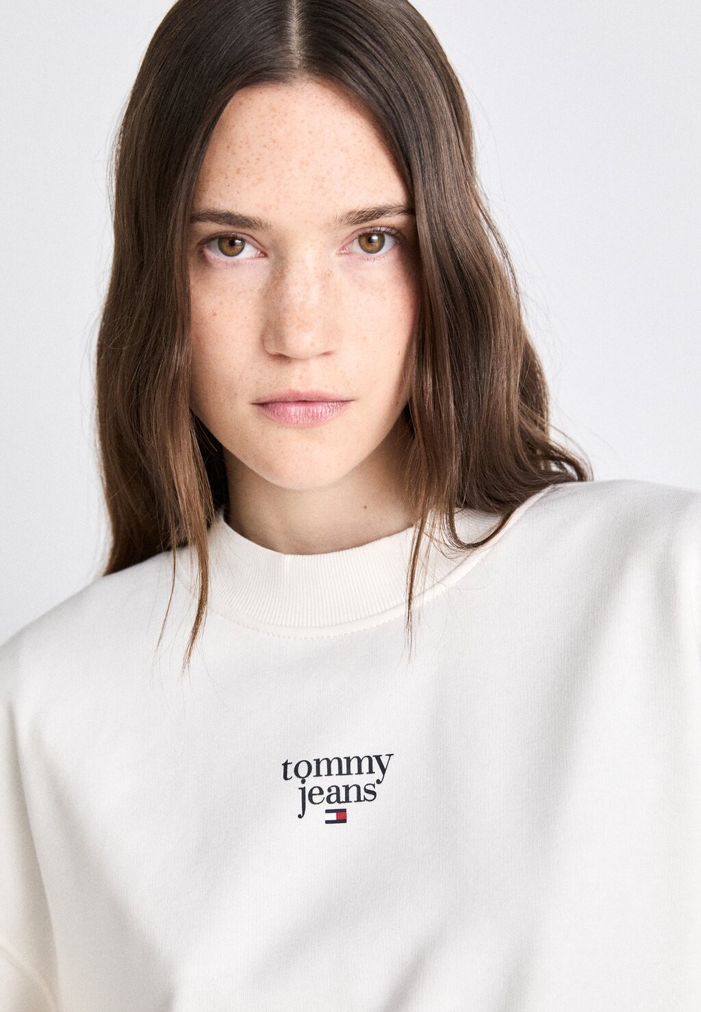 

Толстовка ESSENTIAL LOGO CREW Tommy Hilfiger, белый