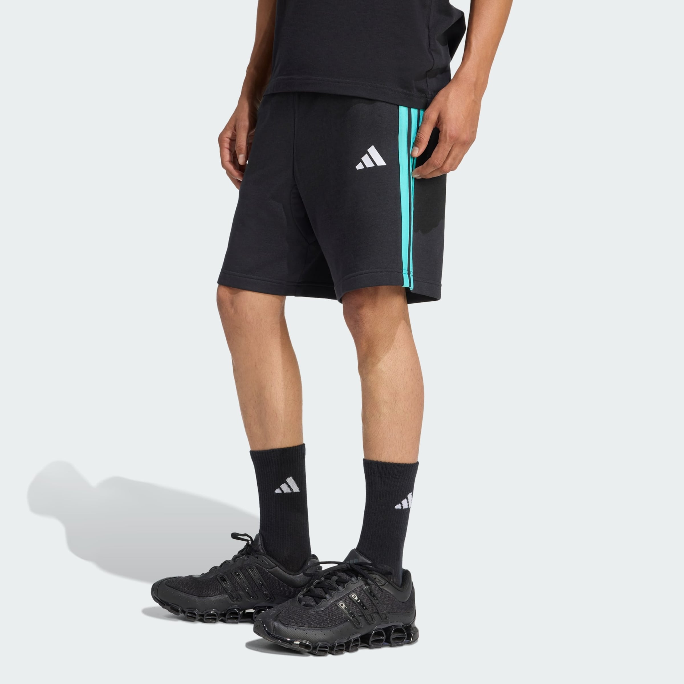 Adidas Performance Тренировочные шорты Regular 'Mercedes-AMG Petronas Formula 1 Team DNA' в черном цвете — фото 2