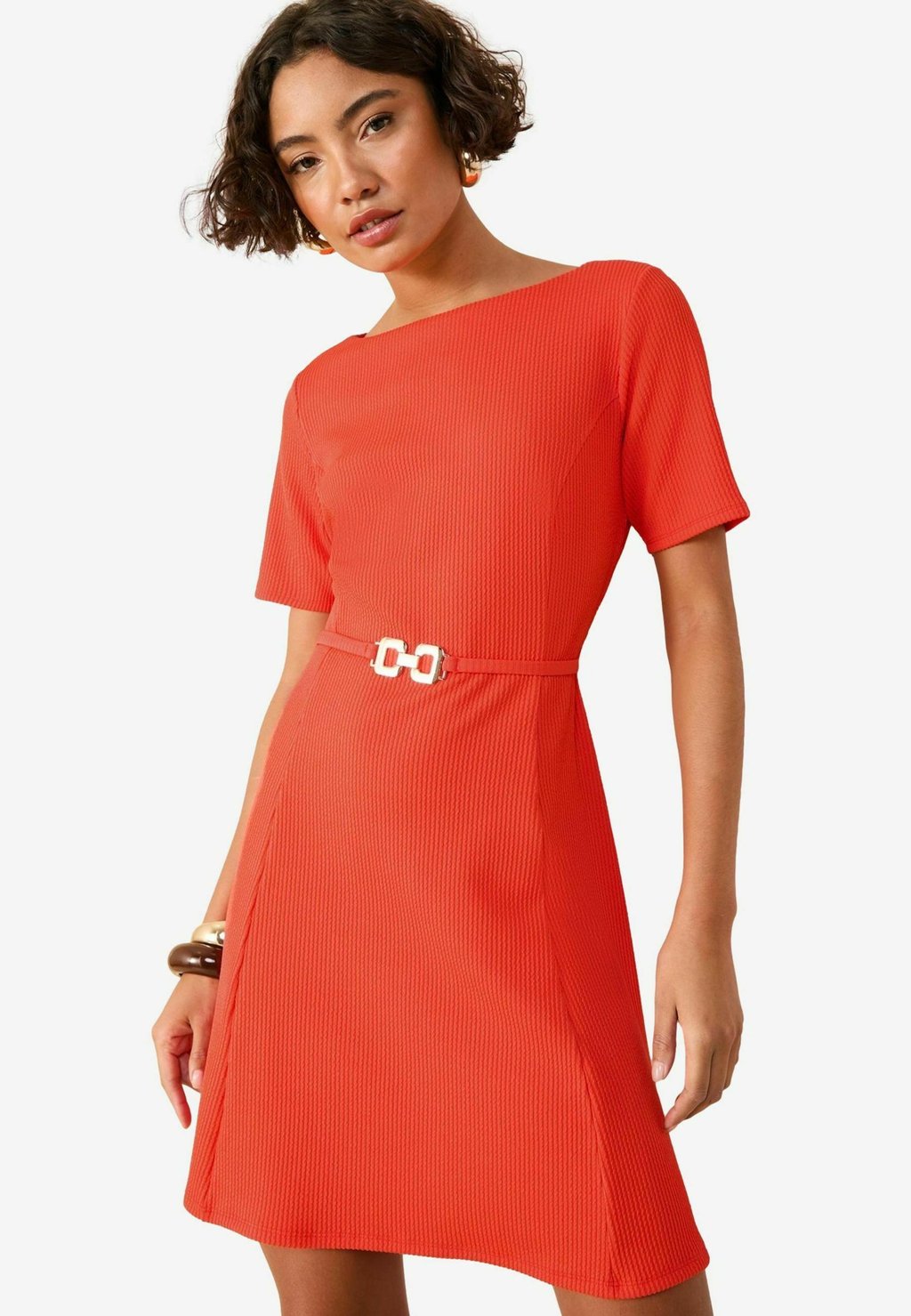 

Платье из джерси SHORT SLEEVE TEXTURED BUCKLE Friends Like These, красный