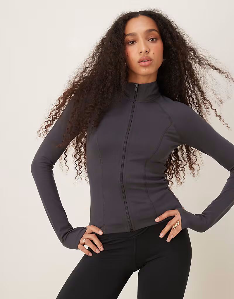 

Спортивная бесшовная куртка Gina Tricot Soft Touch на молнии темно-серого цвета