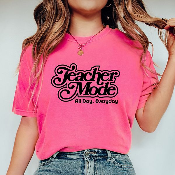 

Футболка Teacher mode everyday garment dyed Simply Sage Market, Crunchberry