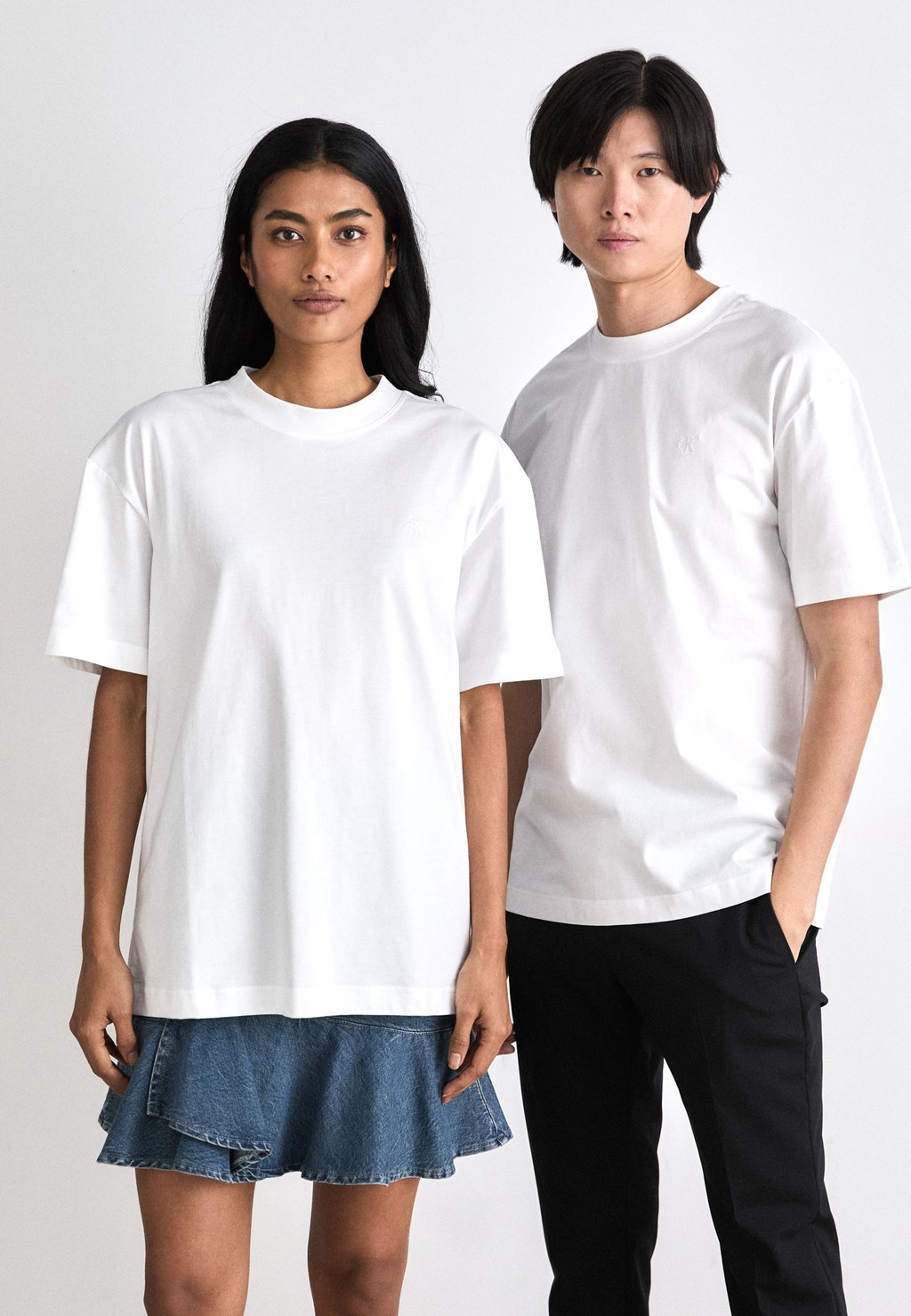 

Футболка с принтом SOFT LAYERED MONOGRAM TEE UNISEX Calvin Klein Jeans, белый