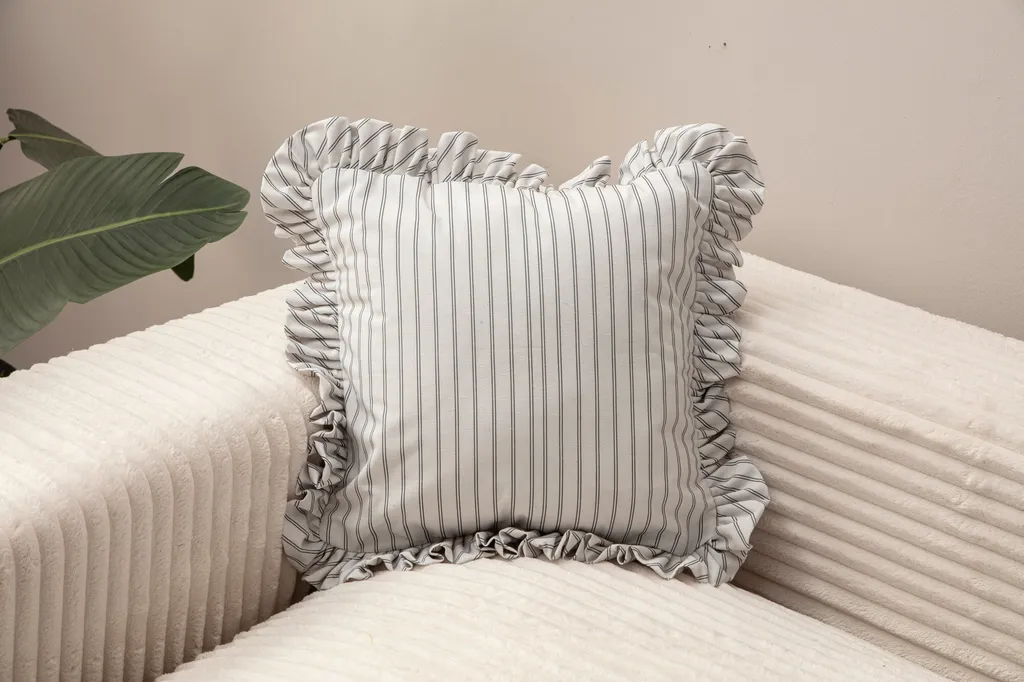 

Чехол на подушку Evila Originals, черный