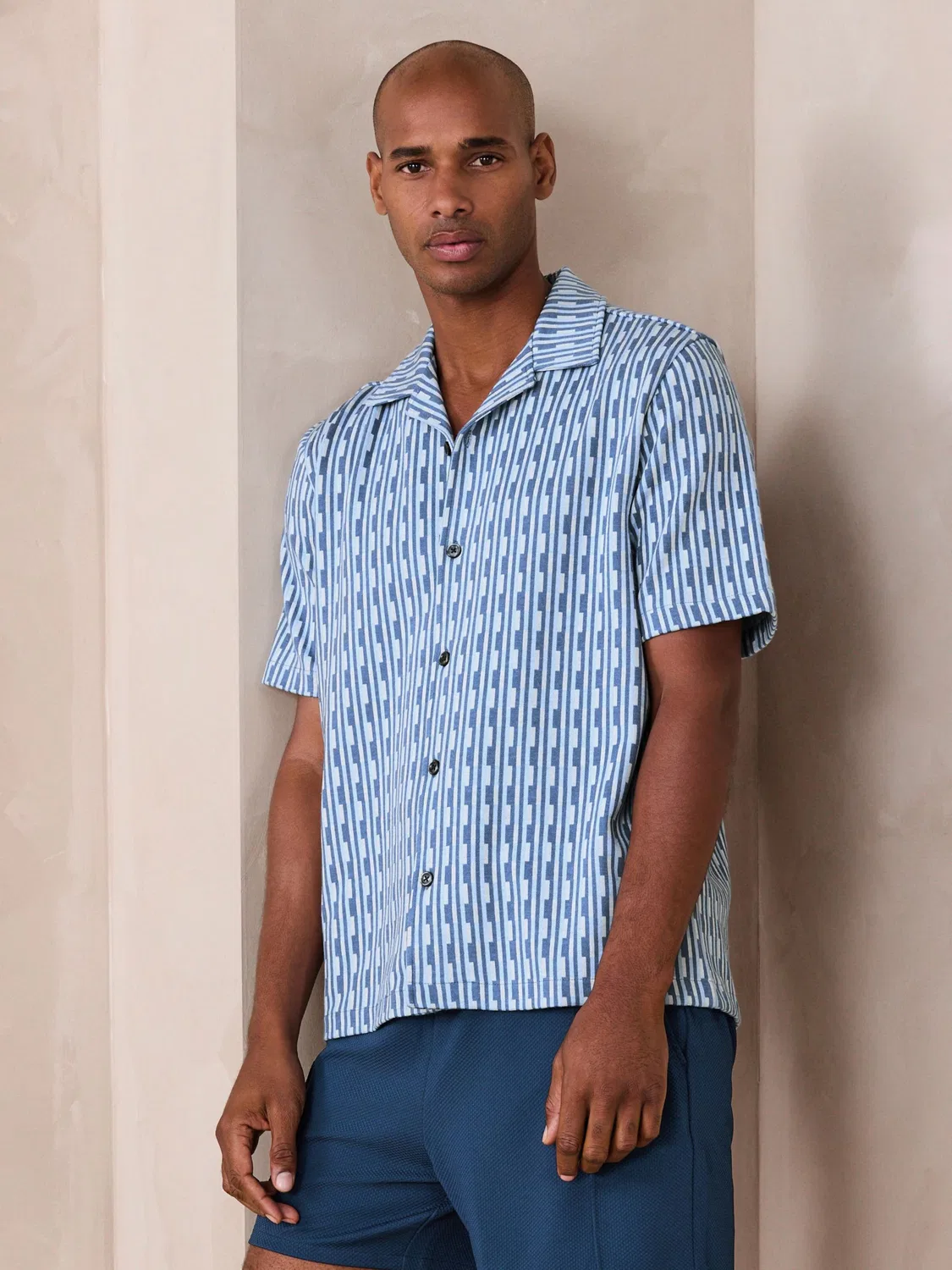 Рубашка на пуговицах стандартного кроя 'N. Premium' Next, Sapphire/Pastel Blue/Light Blue — фото 2