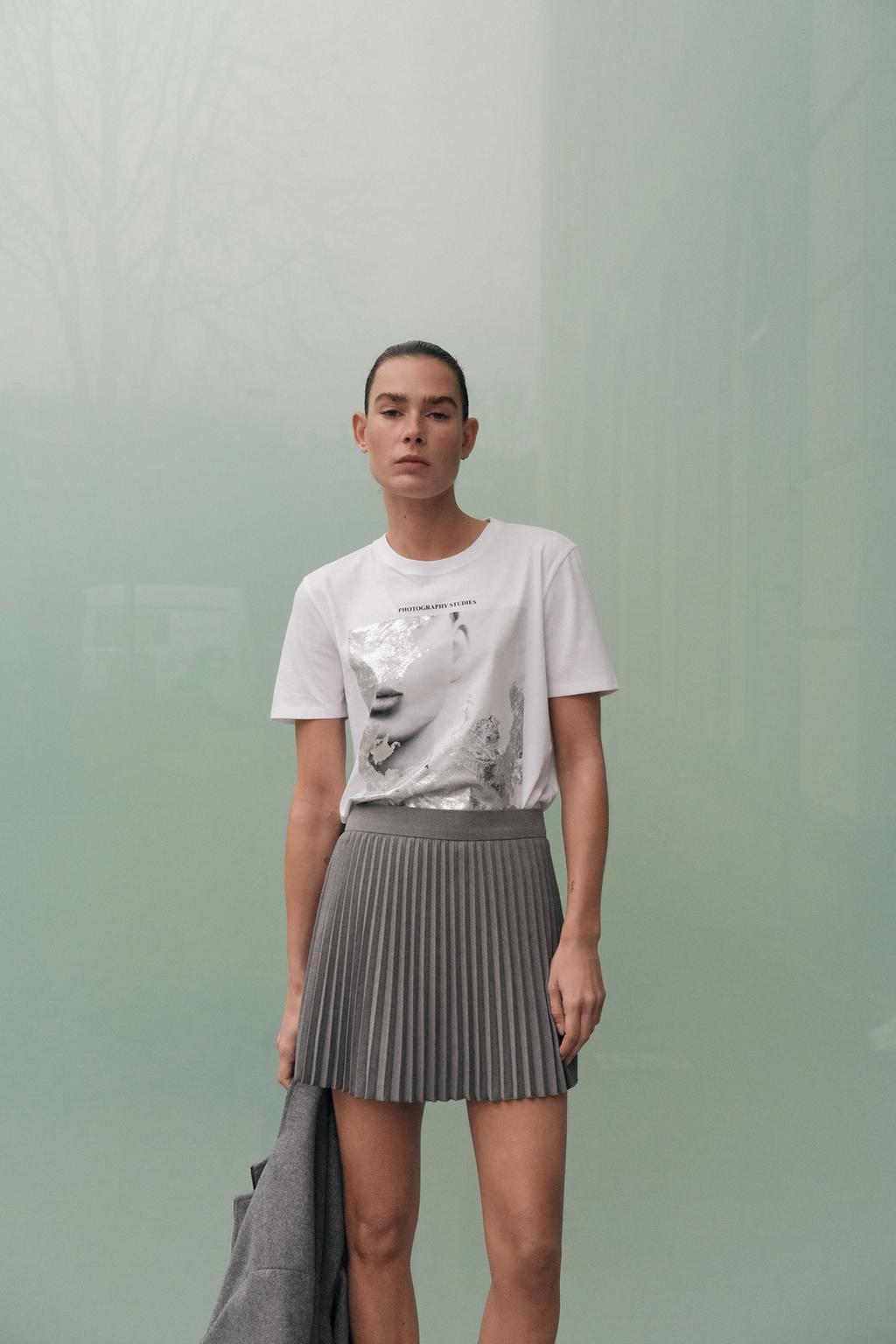 

Футболка с принтом из фольги ZARA, белый