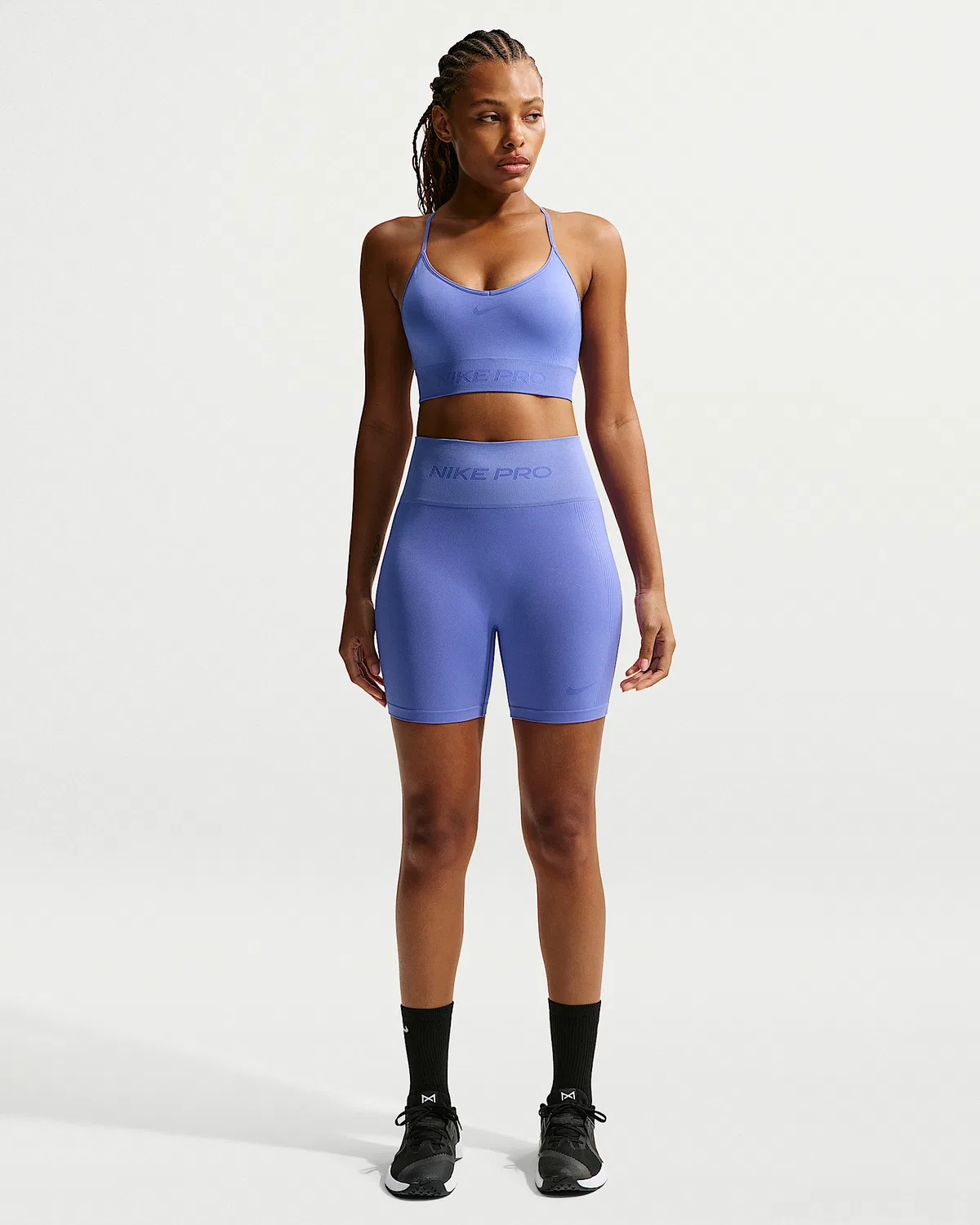 Женский спортивный бюстгальтер Nike Pro Seamless с легкой поддержкой и чашками, Sapphire — фото 4