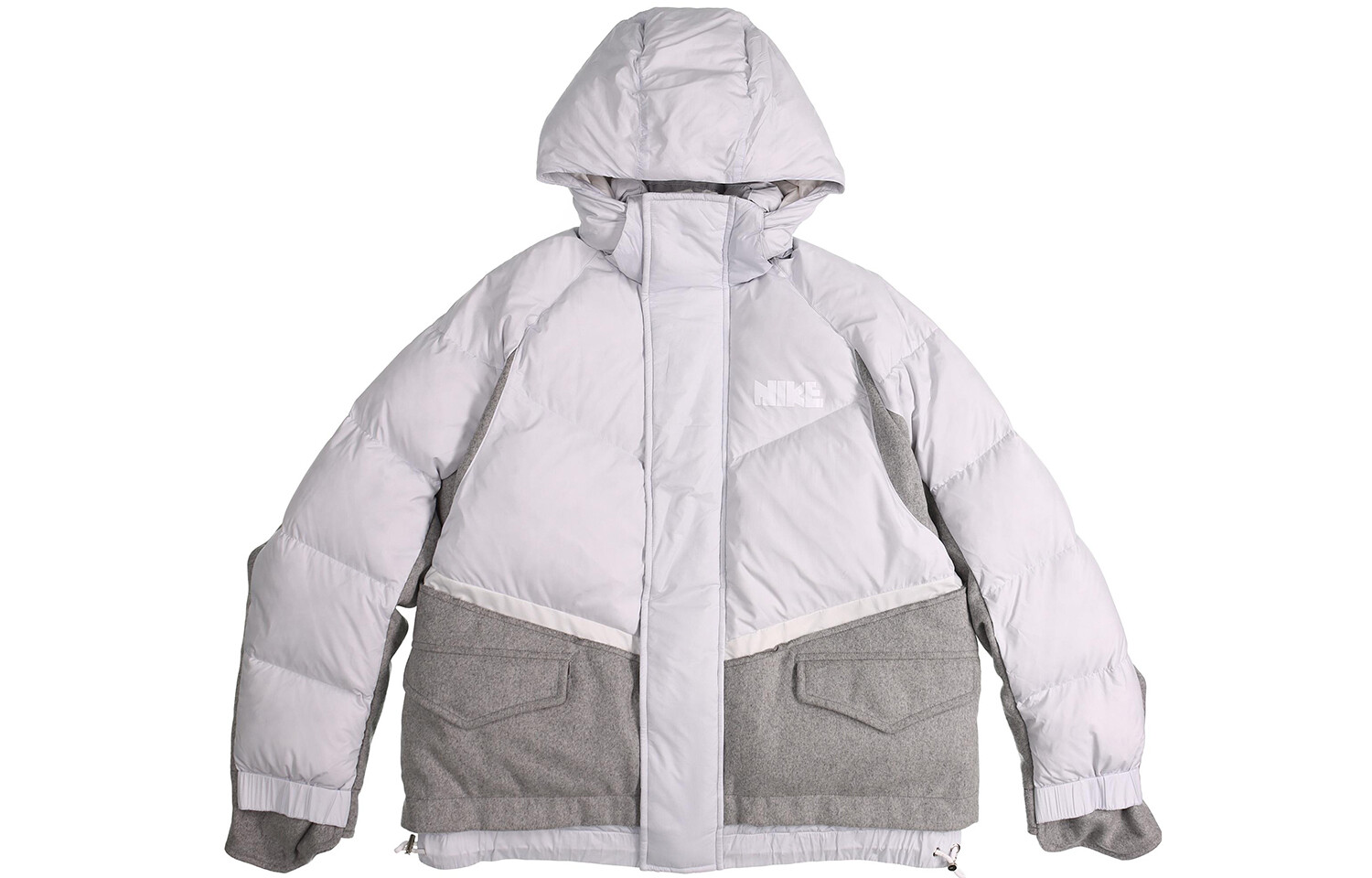 

Sacai X Пуховик мужской Pure Platinum Nike, цвет Pure Platinum
