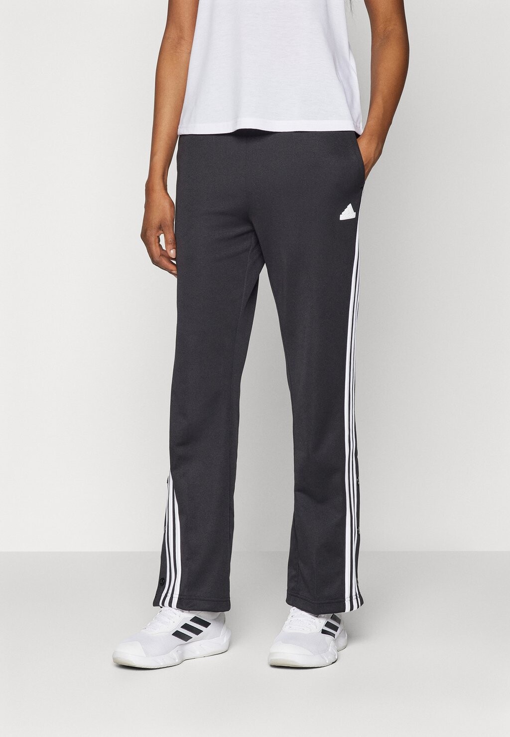 

Спортивные штаны adidas, черный