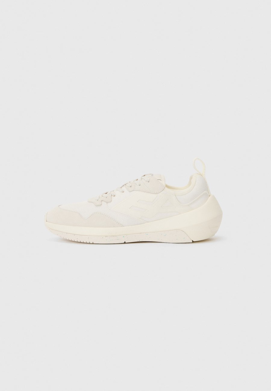 

Кроссовки Emporio Armani Trainers, Off White/Off-White