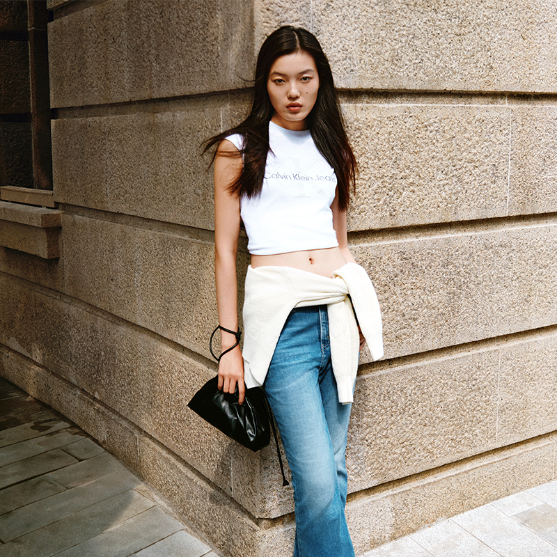 CALVIN KLEIN Jeans Женская джинсовая куртка светло-голубого цвета 1A4-Denim Light Blue — фото 3
