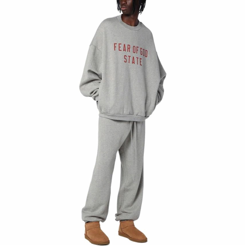 Флисовая толстовка с круглым вырезом Fear of God Essentials, цвет «Темно-серый» — фото 4