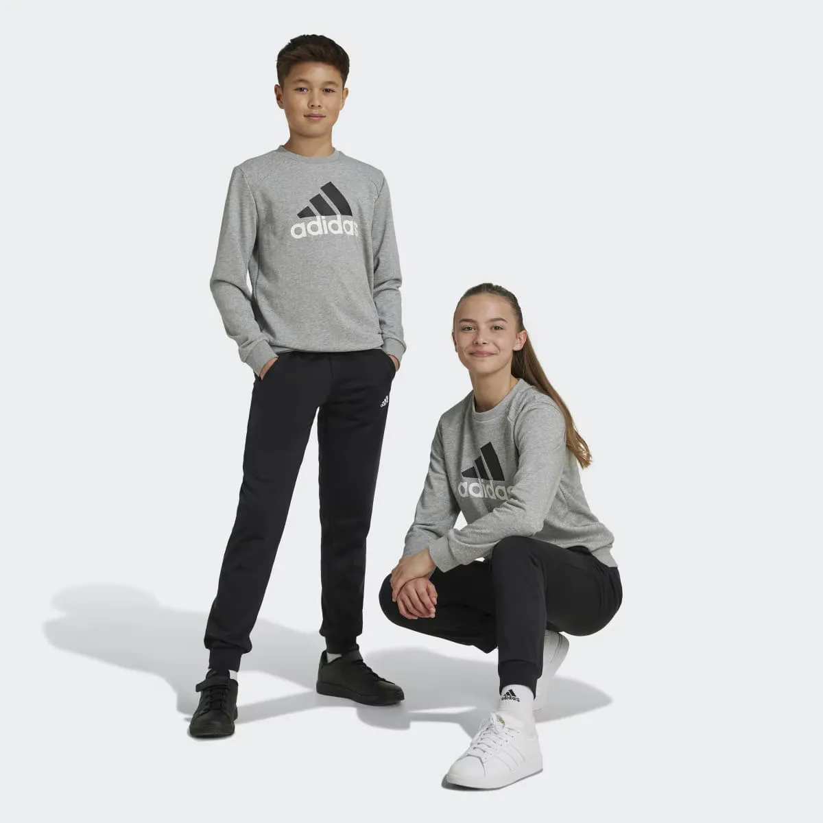 

Комплект для мальчиков Adidas Essentials Big Logo French Terry, серый