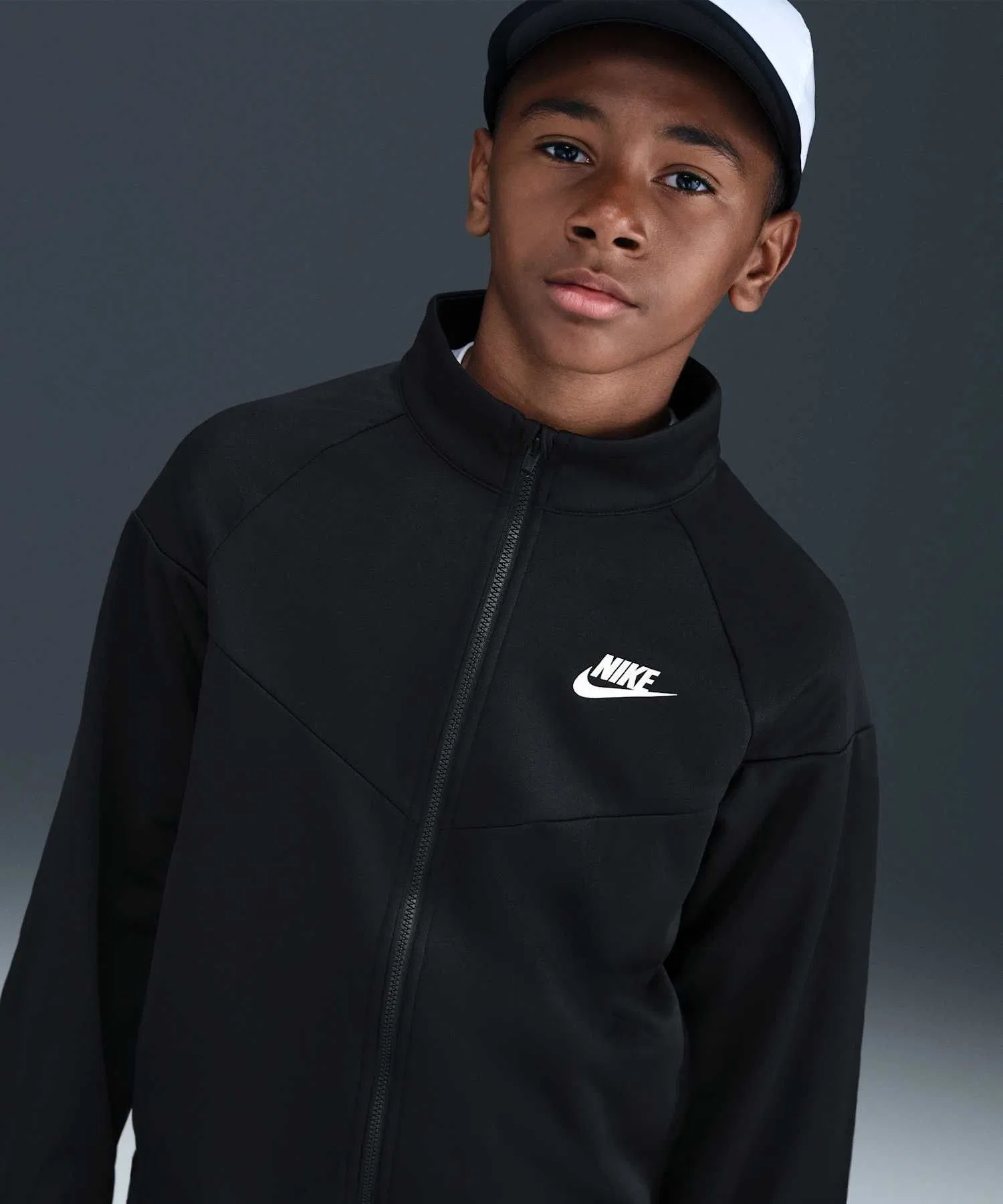 Детский спортивный костюм Nike Sportswear Dri-FIT (верх и низ) / Детский спортивный костюм Nike Sportswear Dri-FIT HQ9315-010, черный — фото 2