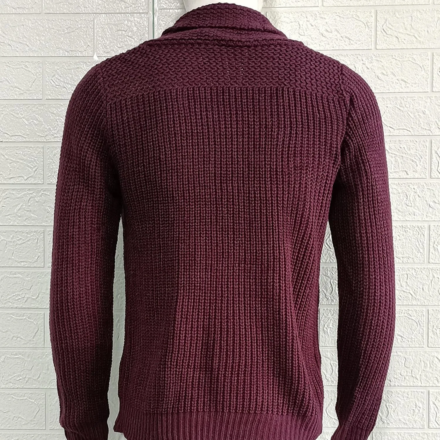 Мужской пуловер с шальным воротником и V-образным вырезом, классический slim fit, кабельная вязка — фото 3