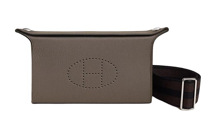 

Видеопочес Togo Calfskin Видеопочес Сумка, Поясная Сумка, Плечевая Сумка, Кроссбоди Мужская Оловянно-Серая и Эбеновая и Черная HERMES