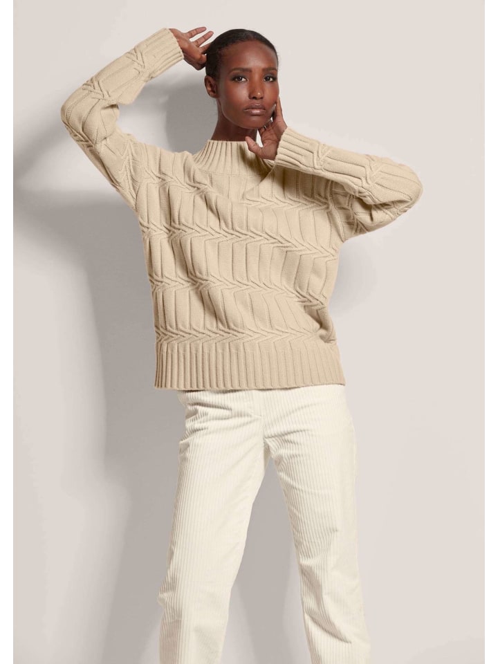 

MADELEINE Элегантный кашемировый свитер со стоячим воротником карамельного цвета