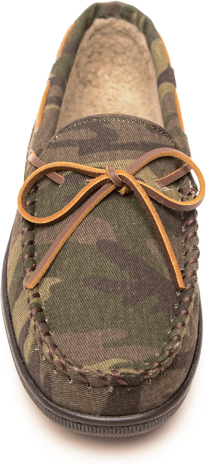 Мужские тапочки Minnetonka с плюшевой подкладкой и жесткой подошвой, зеленый — фото 2