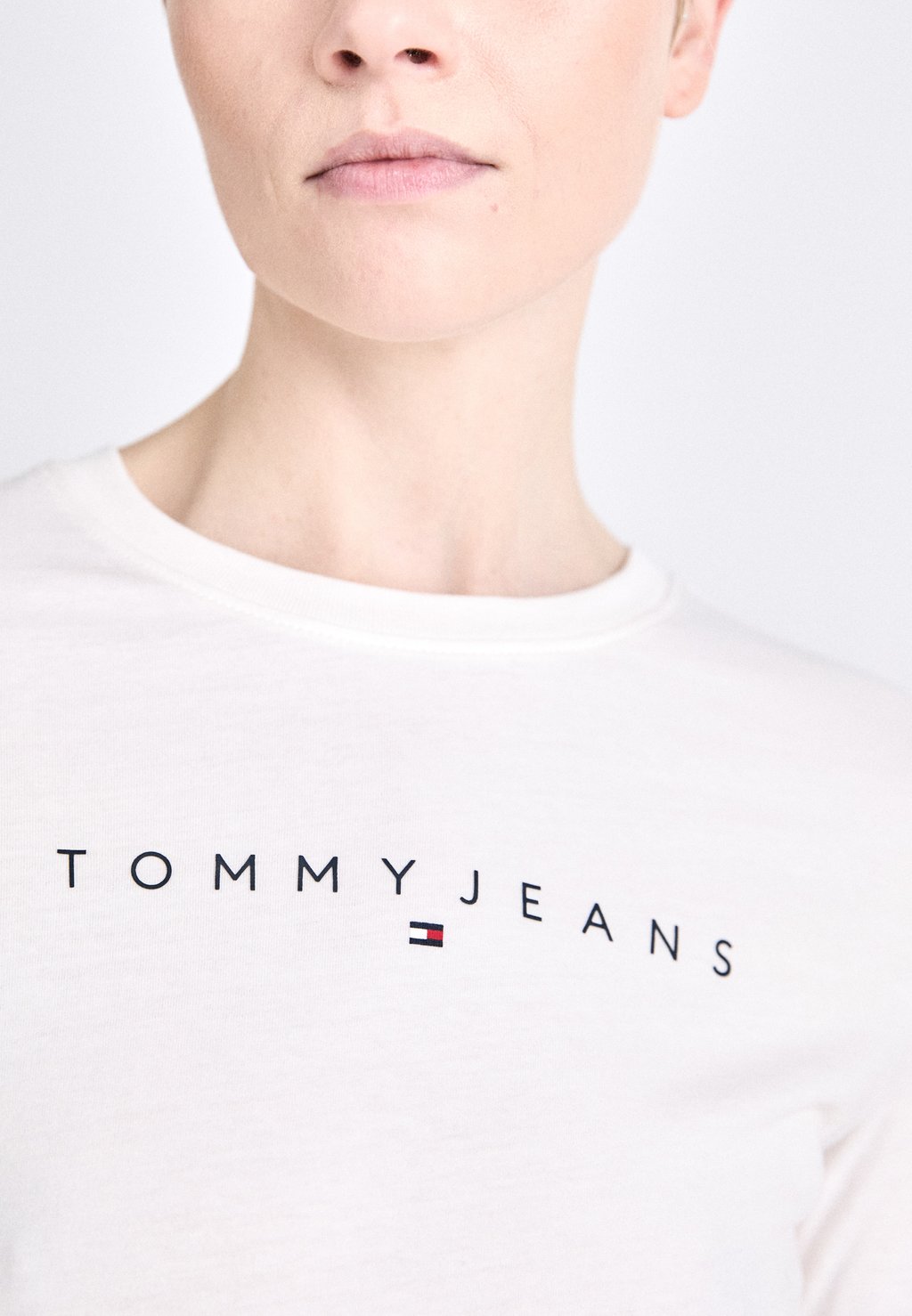 

Топ с длинными рукавами SLIM LINEAR TEE Tommy Jeans, белый