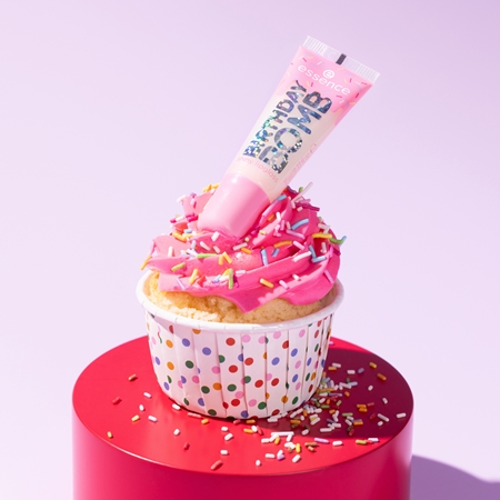 Прозрачный блеск для губ для глянцевого блеска essence Birthday Bomb, 01 Cake My Day! 10 ml — фото 3
