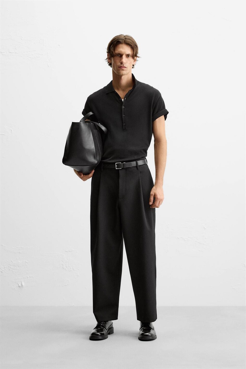 

Свободные брюки со складками ZARA, черный