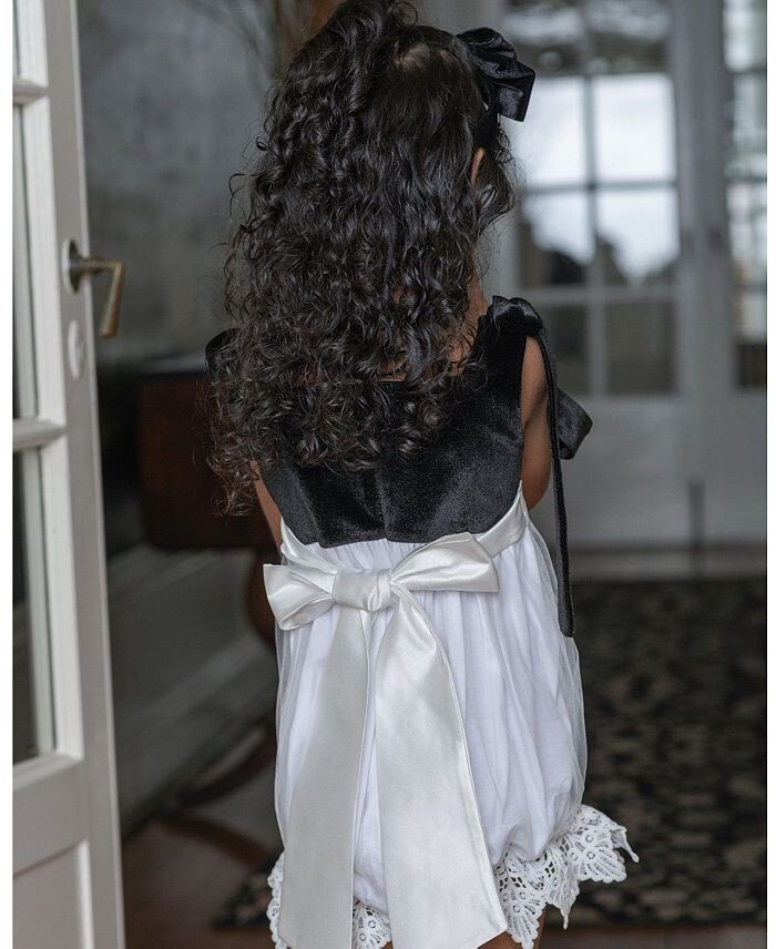 Детский комбинезон Audrey Ceremony Petite Maison Kids для девочек с черным бархатным верхом и белым боди из тюля - Baby, Little Kid, белый — фото 2