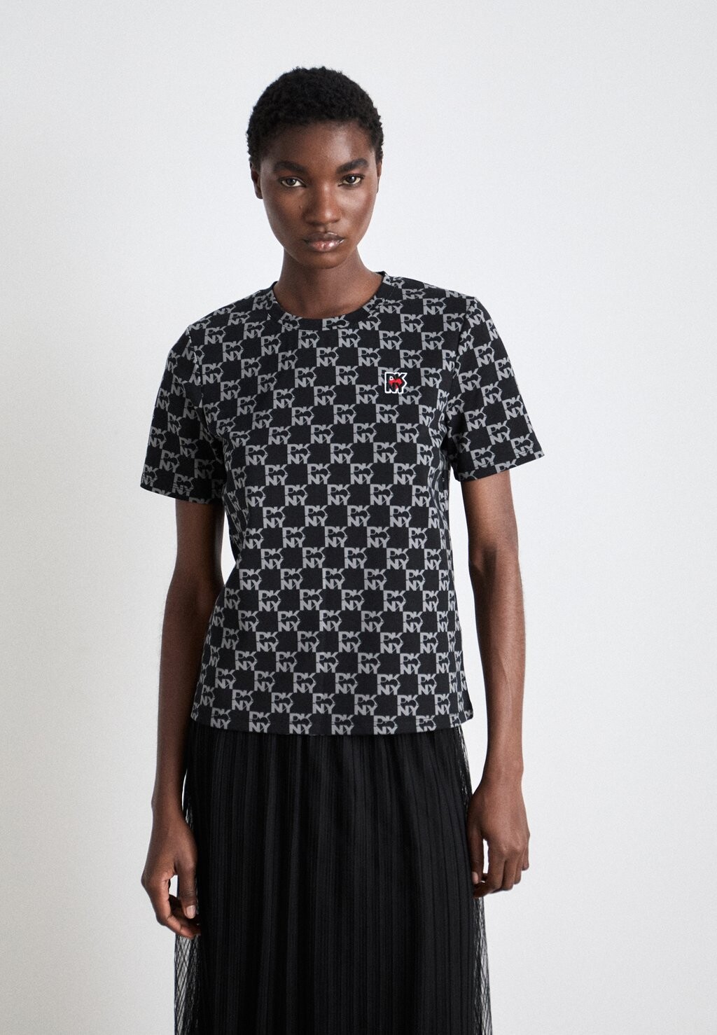 

Футболки с принтом ALLOVER LOGO DKNY, черный