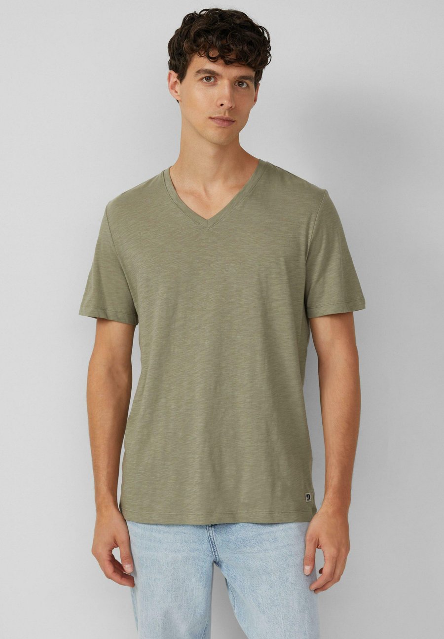 

Футболка s.Oliver MIT V-AUSSCHNITT, Olivgrün/Dark Green, Зеленый, Футболка s.Oliver MIT V-AUSSCHNITT, Olivgrün/Dark Green