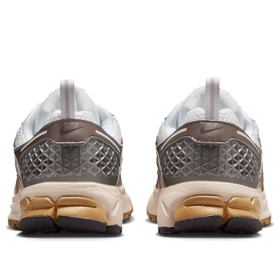 Кроссовки (GS) Nike Air Zoom Vomero 5 'Metallic Pewter Parachute Beige' — фото 3