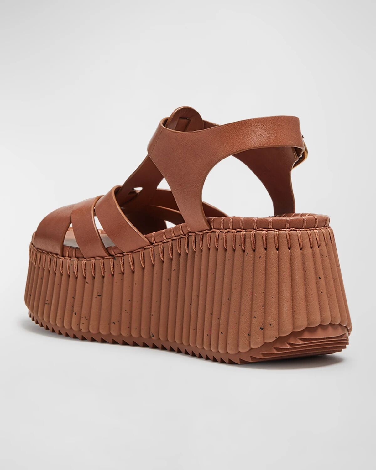 Кожаные сандалии на платформе с Т-образным ремешком Nama Chloé, цвет Ginger Brown — фото 3