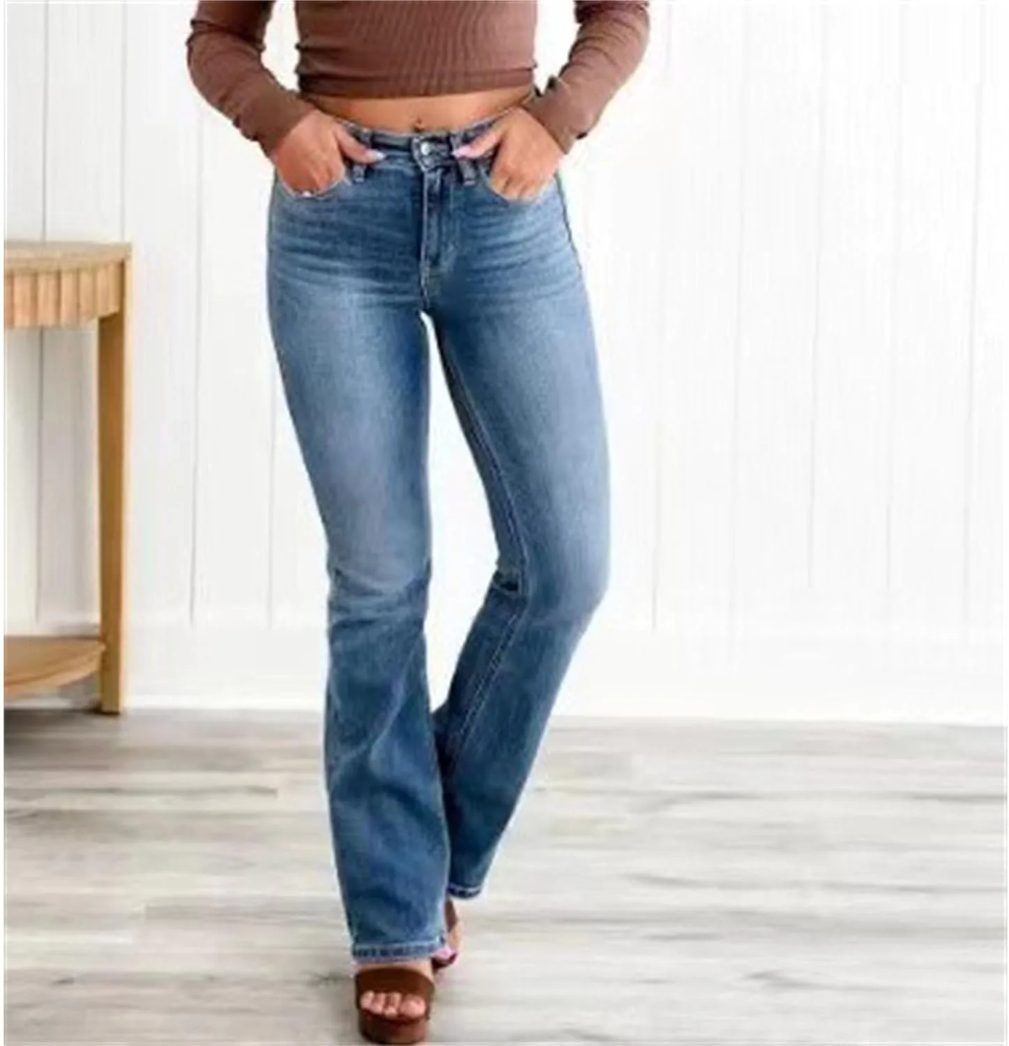 Модные расклешенные джинсы для женщин 2025 mid rise bootcut high stretch — фото 2