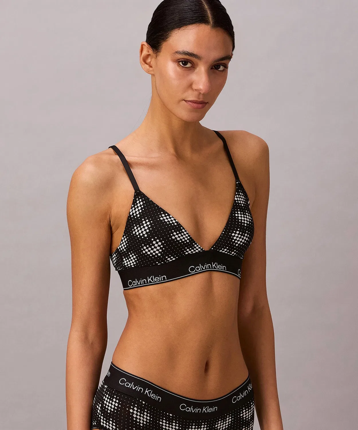 Бюстгальтер треугольный Calvin Klein Underwear Icon Cotton Modal с чашками, черный