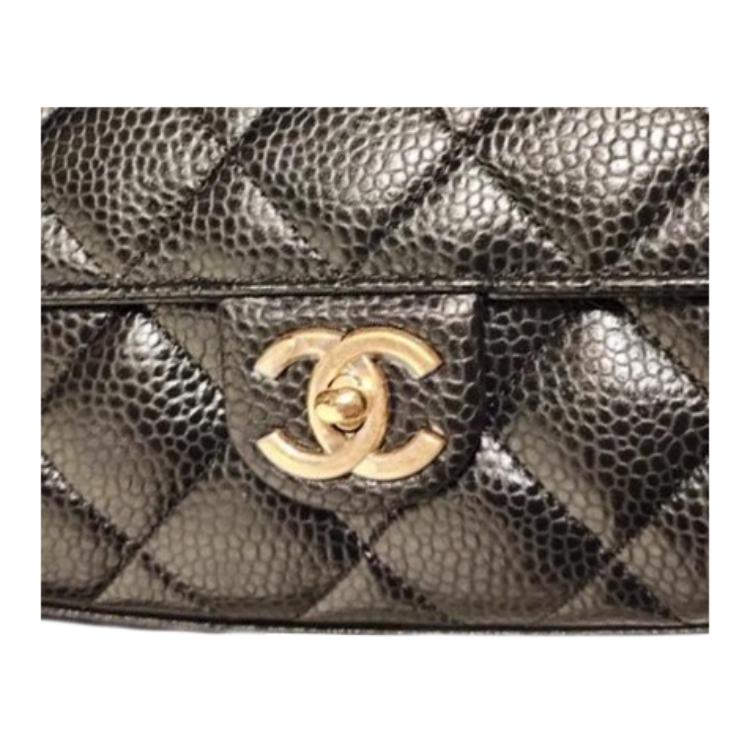CHANEL Сумка через плечо мини женская black из тесненной кожи теленка — фото 2