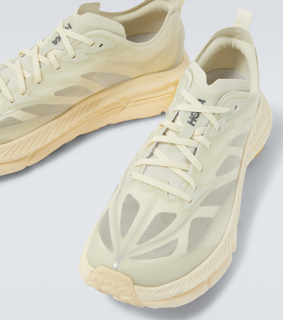 Беговые кроссовки Mafate Speed 4 Lite Hoka One One, Truffle Salt / Vintage Yellow — фото 3