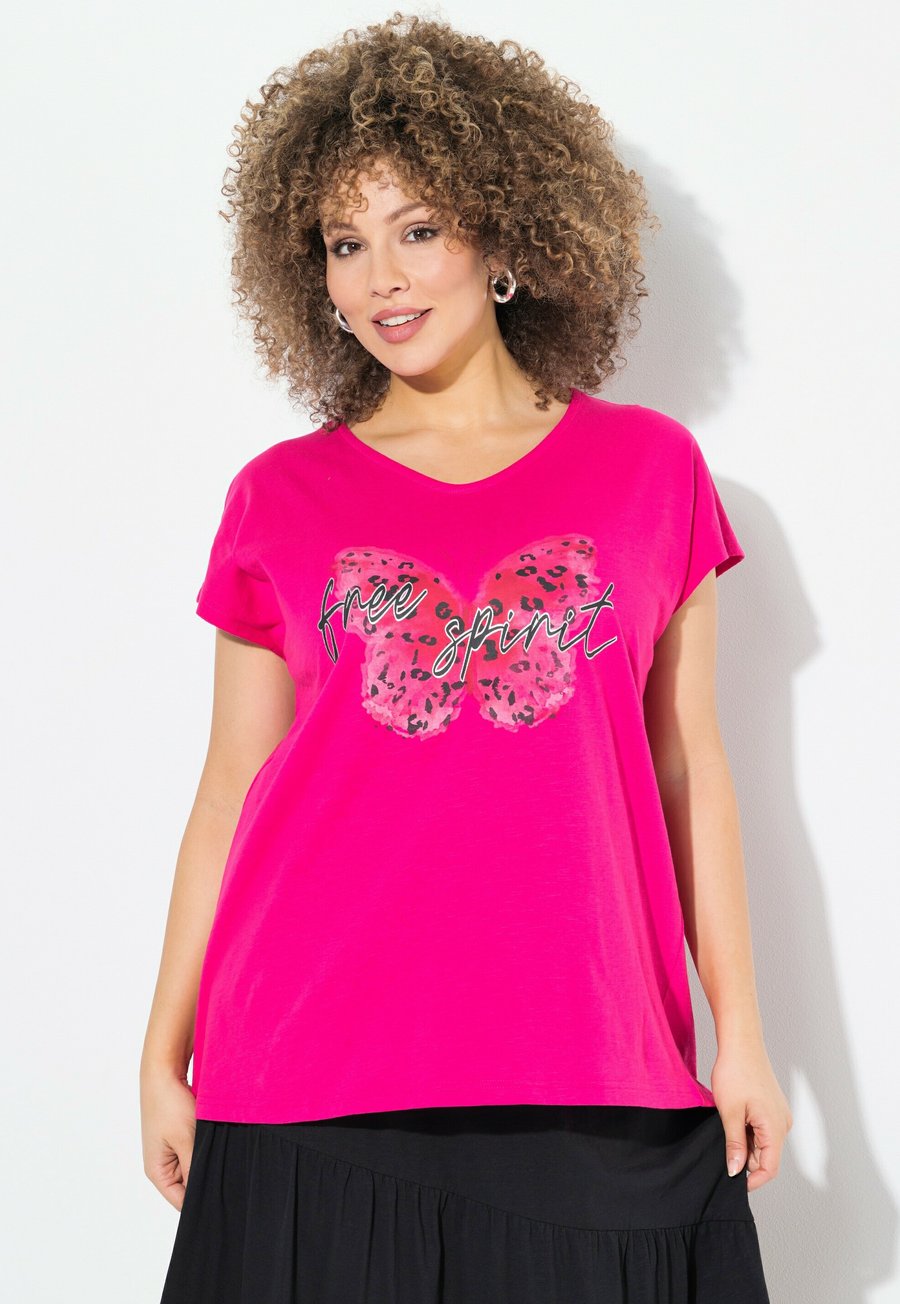 

Футболка Ulla Popken FREE SPIRIT CAP SLEEVE GRAPHIC TEE, Magenta Pink/Pink, Розовый, Футболка Ulla Popken FREE SPIRIT CAP SLEEVE GRAPHIC TEE, Magenta Pink/Pink