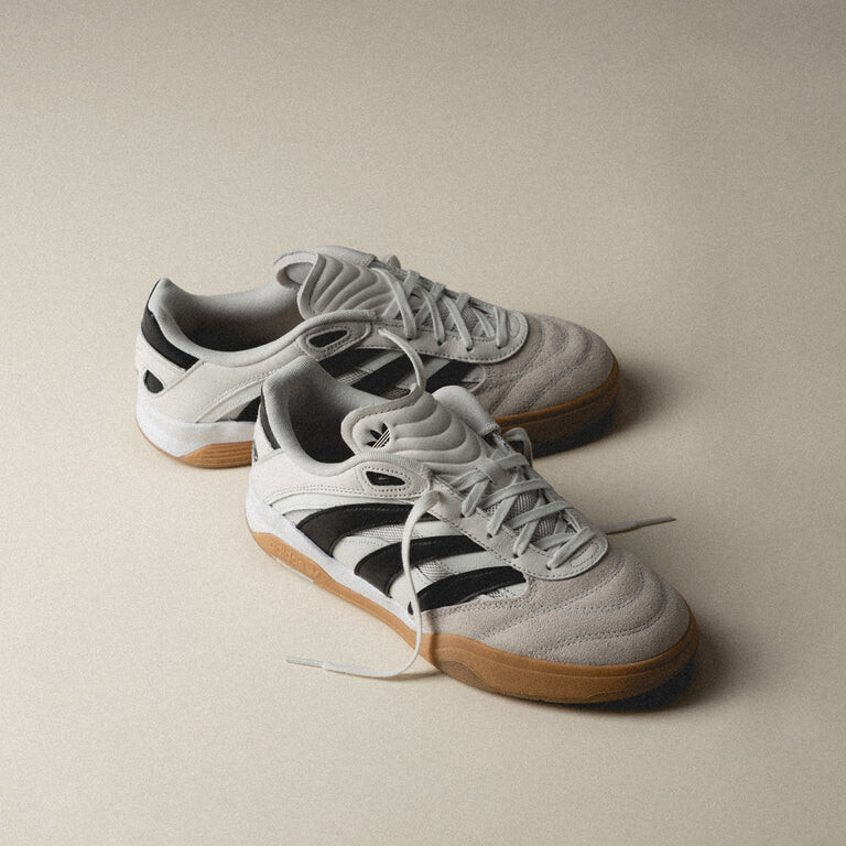 

Кроссовки Predator Mundial Adidas, белый