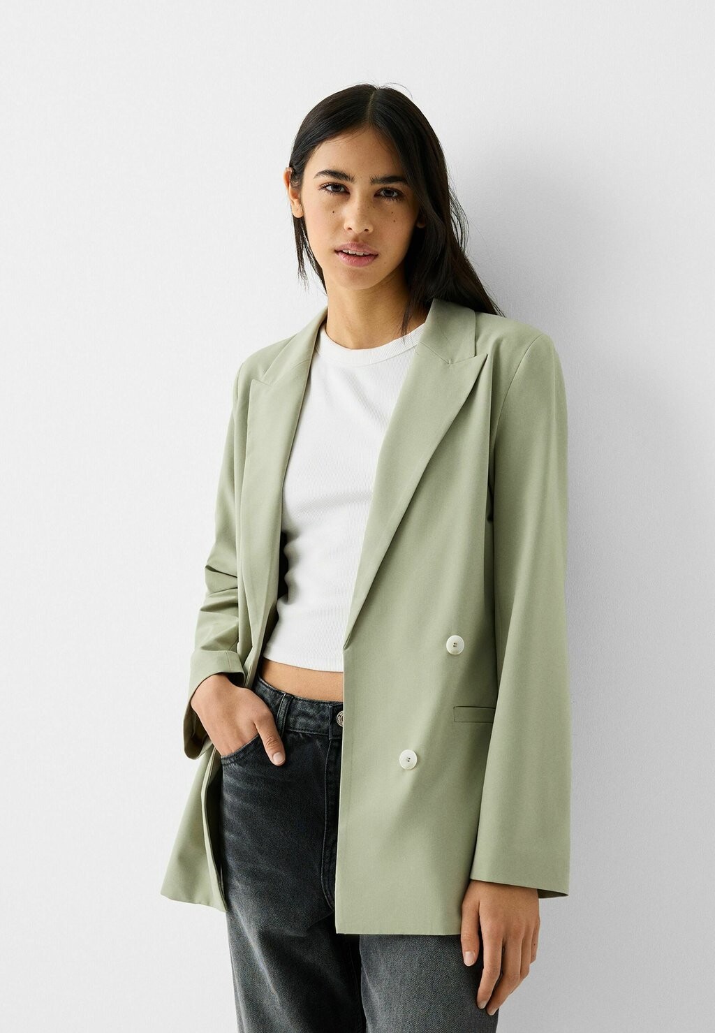 

Короткое пальто SLIM FLOWING DOUBLE-BREASTED Bershka, цвет green