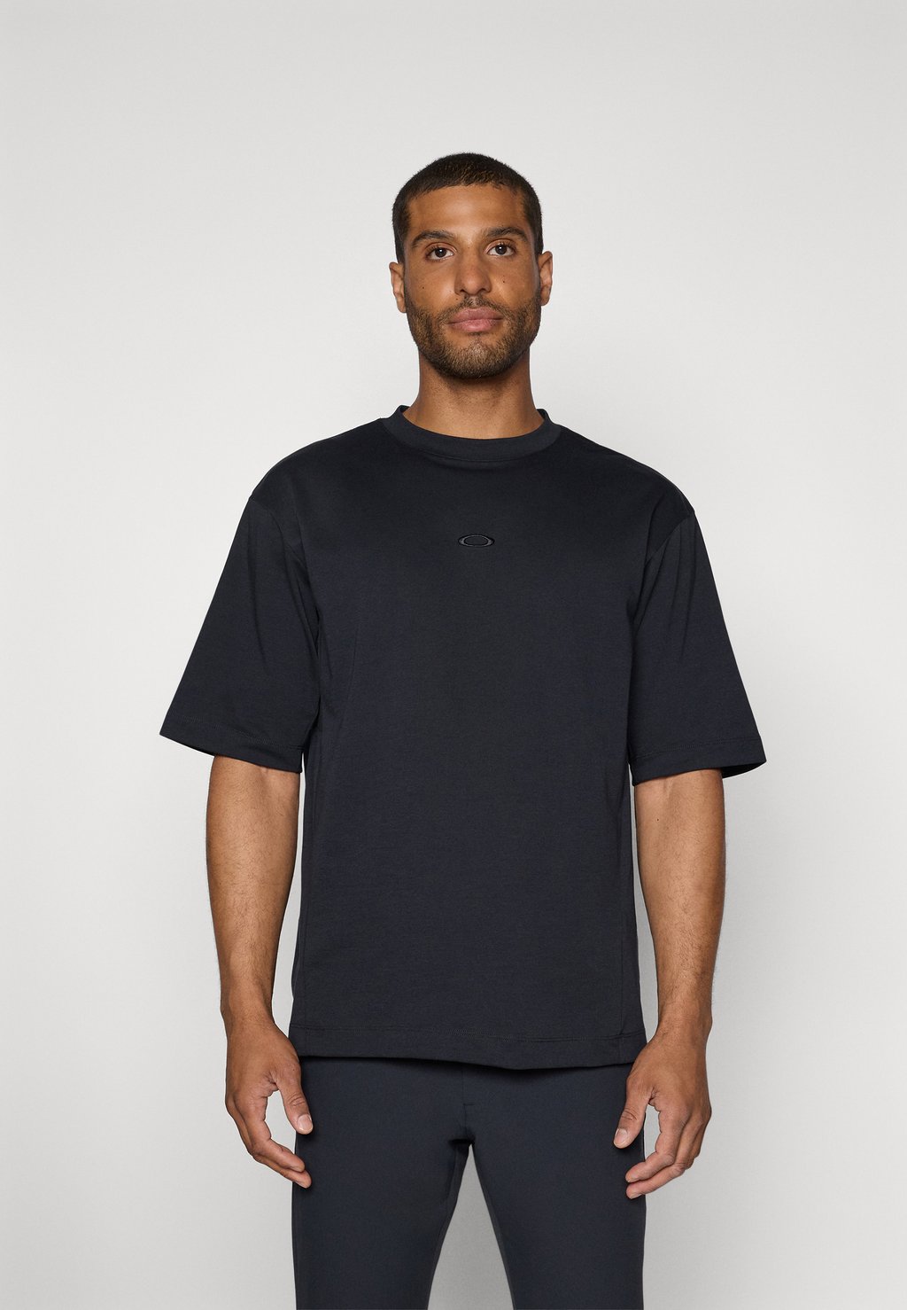 

Базовая футболка DRIVEN TEE Oakley, черный