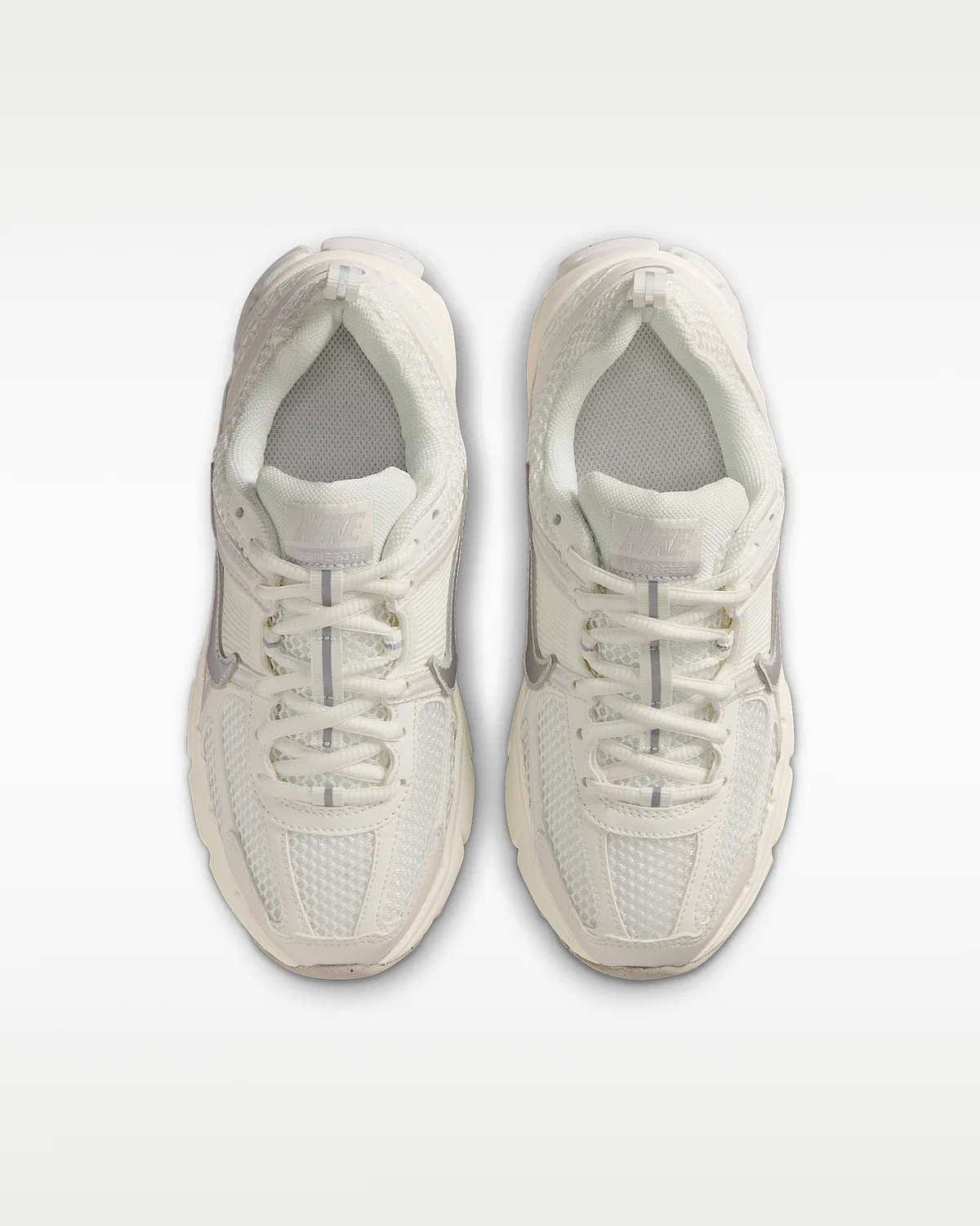 Детские кроссовки с отражающими элементами Nike Vomero 5, Sail/Vast Grey/College Grey/Metallic Silver — фото 4