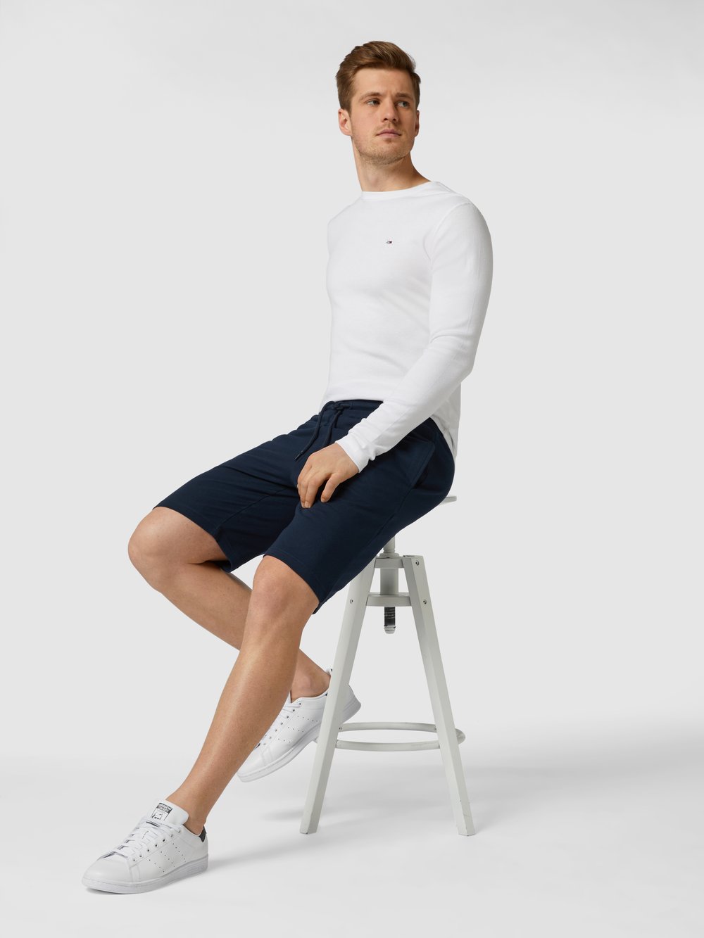 

Лонгслив облегающего кроя с ребристой структурой Tommy Jeans, белый